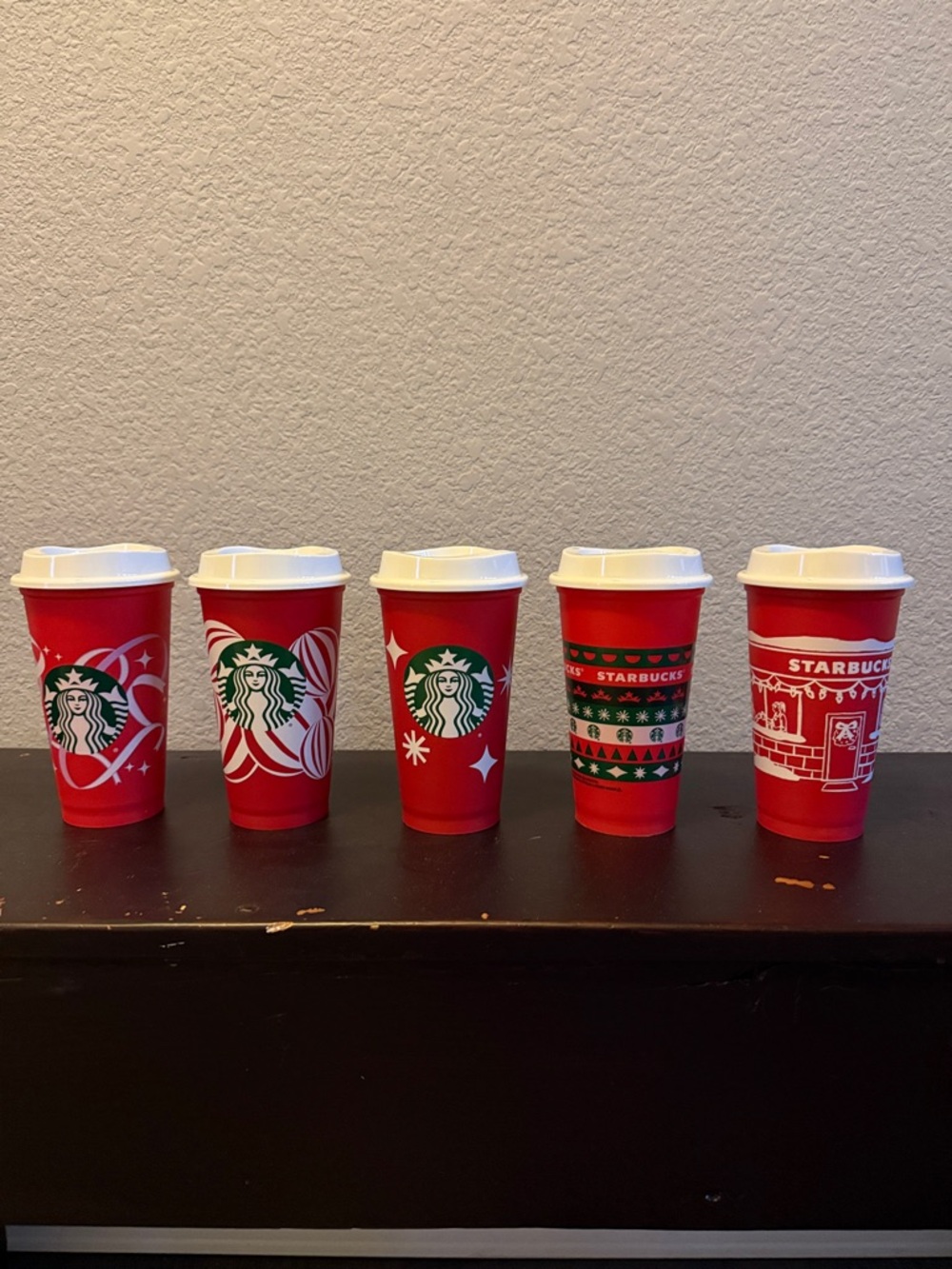 Starbucks Red Holiday Reusable Cups with Logo and White Lids, SET of 5,EUC